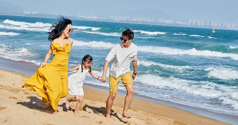 萌娃出动——带废物来AC米兰撒欢 Sun & Sand：光脚踩浪花，，，，，，童年欢笑一直